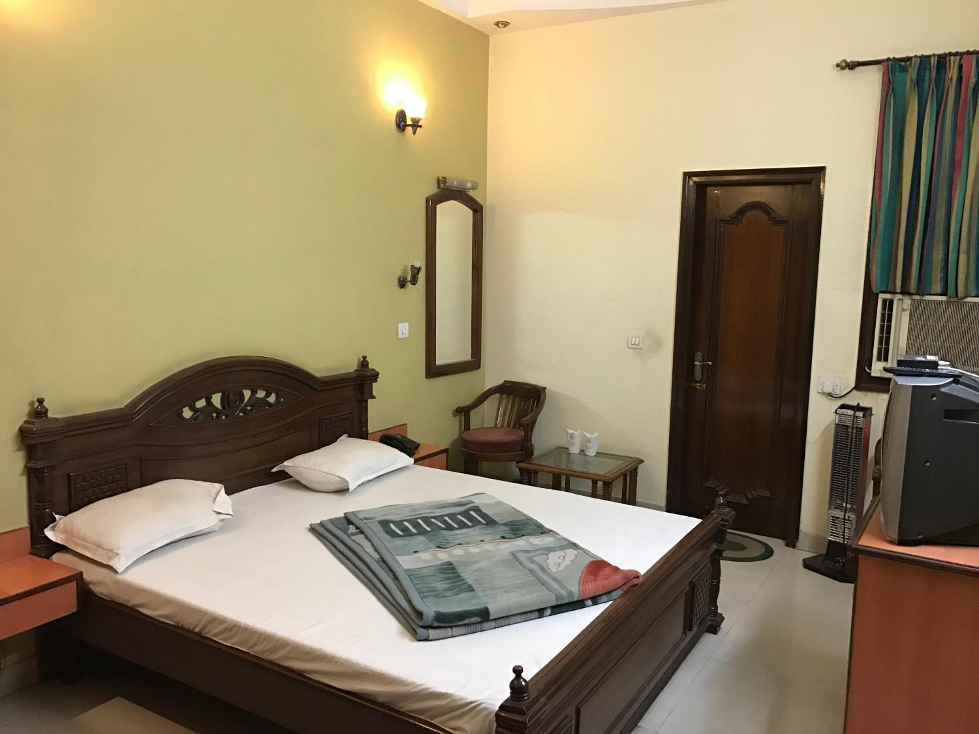 Hotel D R International Ambala Room photo